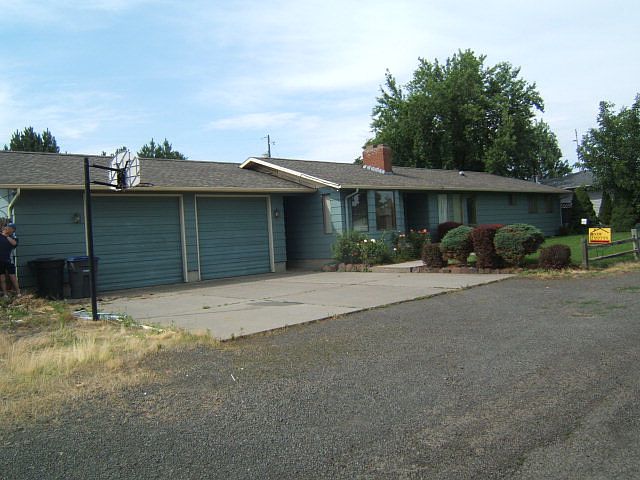 1st image of 120 Assumption Dr