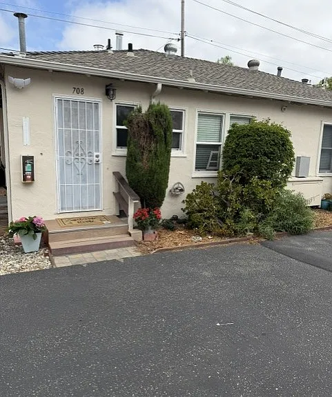 708 Broadway — Photo 20