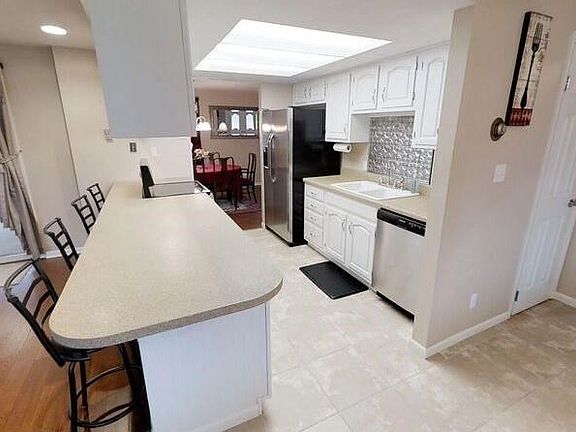 3rd image of 9986 Grandview Dr