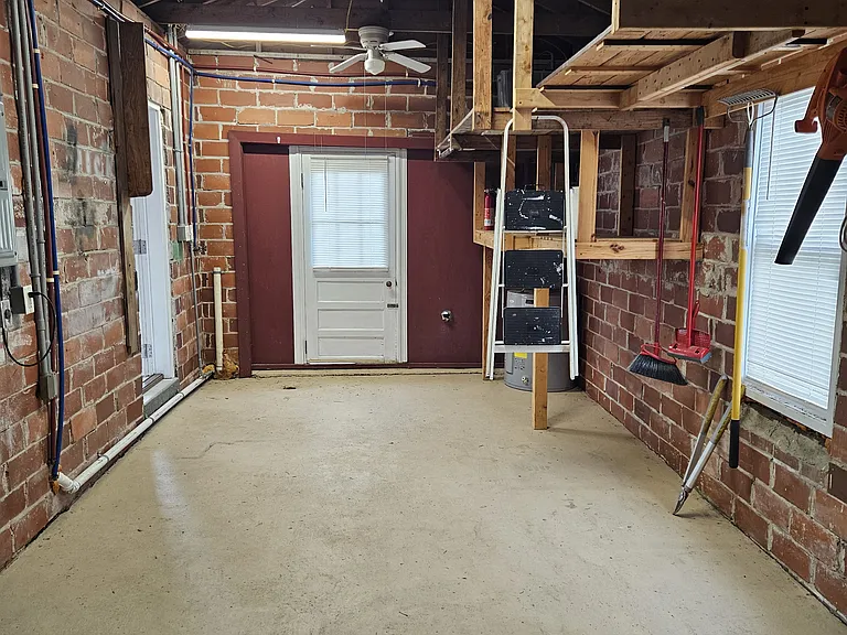 303 S Bonita Ave — Photo 13