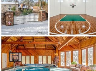 144 Ladderback Ln, Cresco, PA 18326