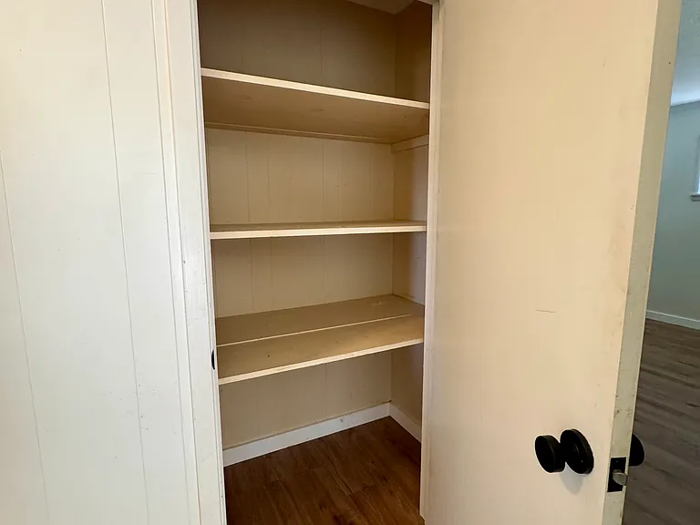 910 S Harrison St — Photo 3