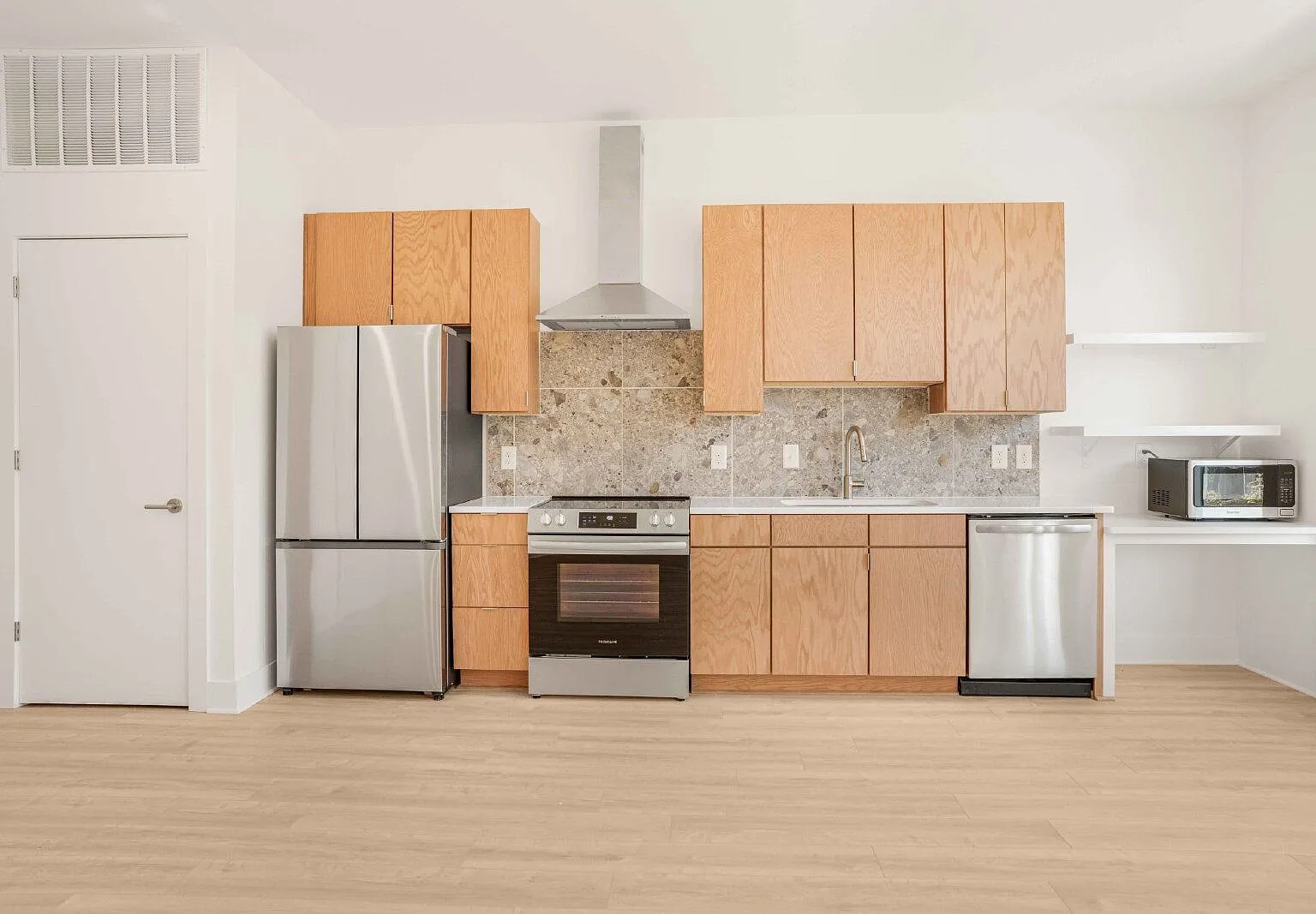 Studio, 1.0 bath, 448 sqft, $1,400 — Photo 1