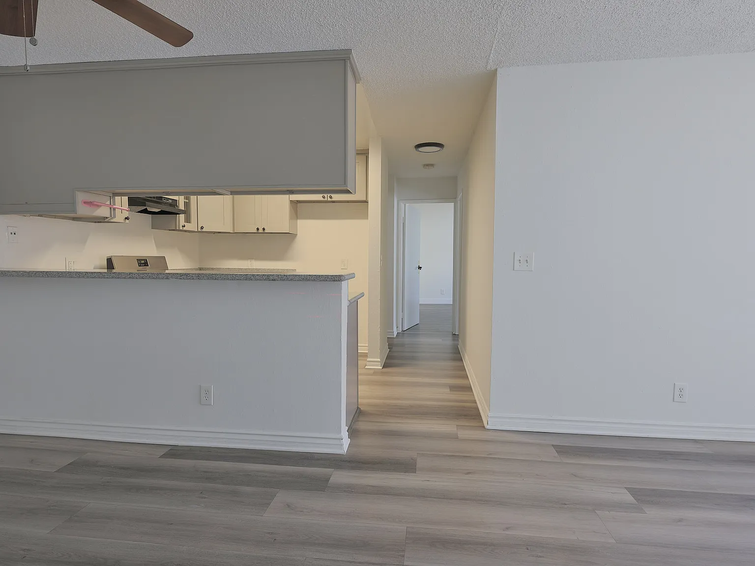 943 Elden Ave — Photo 2