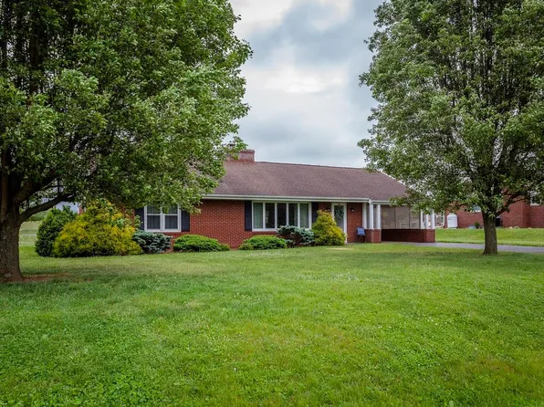 299 Stanley Ave, Shenandoah, VA 22849