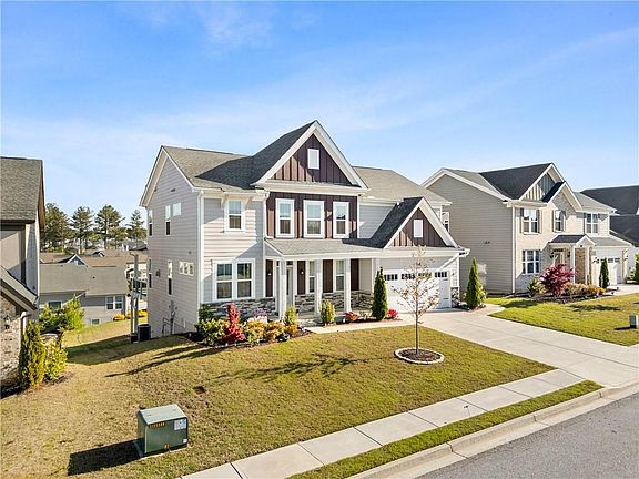 2nd image of 1033 Michigan Cir