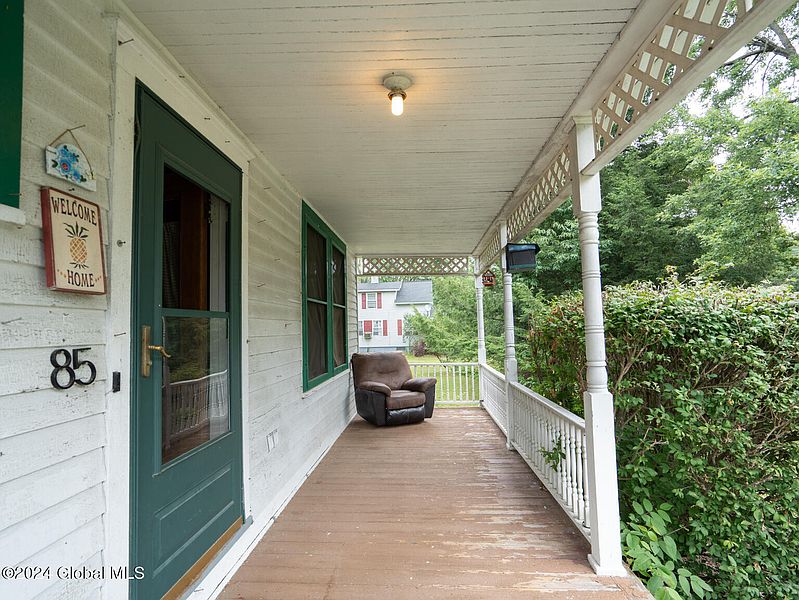 4th image of 85 Elliot Road