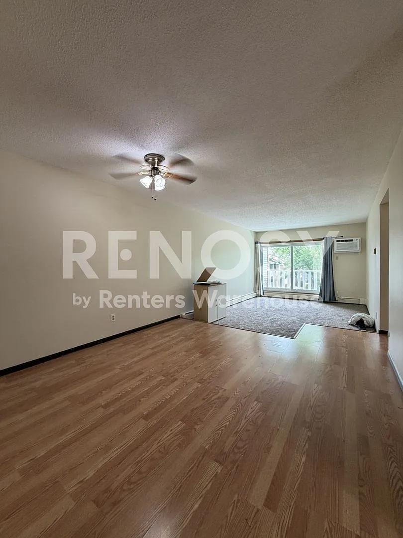 Available Now 2 Bedroom 1 Bath Condo in Fridley — Photo 4