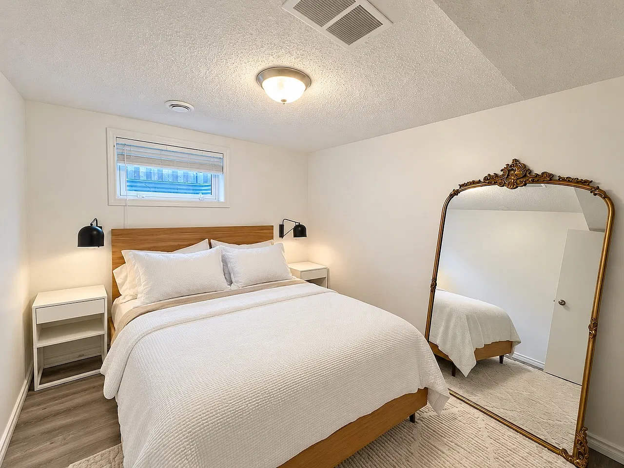 Greenview 2 Bed 1 Bath Basement Suite with Private Entrance and Parkin — Photo 2