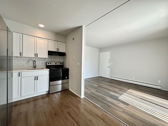 4th image of 9960 Chateau Roi Ct