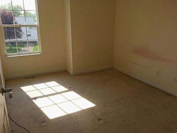 5th image of 1573 Woodhurst Ave