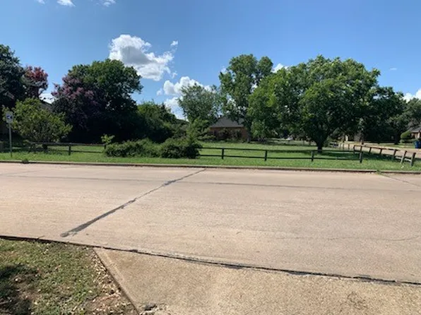 1600 W Jamestown Dr, Ennis, TX 75119