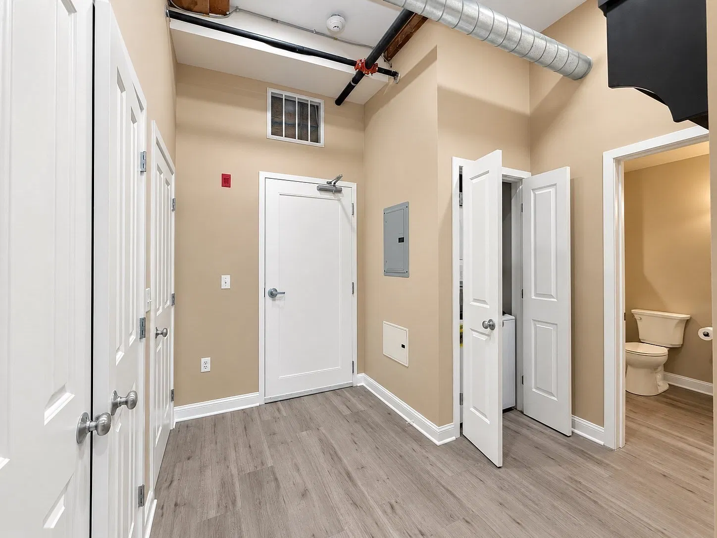 1 bed, 1.0 bath, 831 sqft, $1,800 — Photo 3