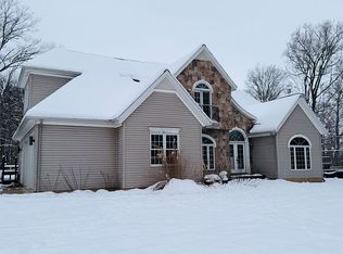 4 Woodbird Dr, Effingham, IL 62401