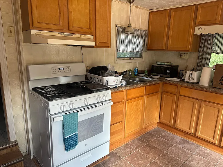 131 Groton Ave #1 — Photo 9