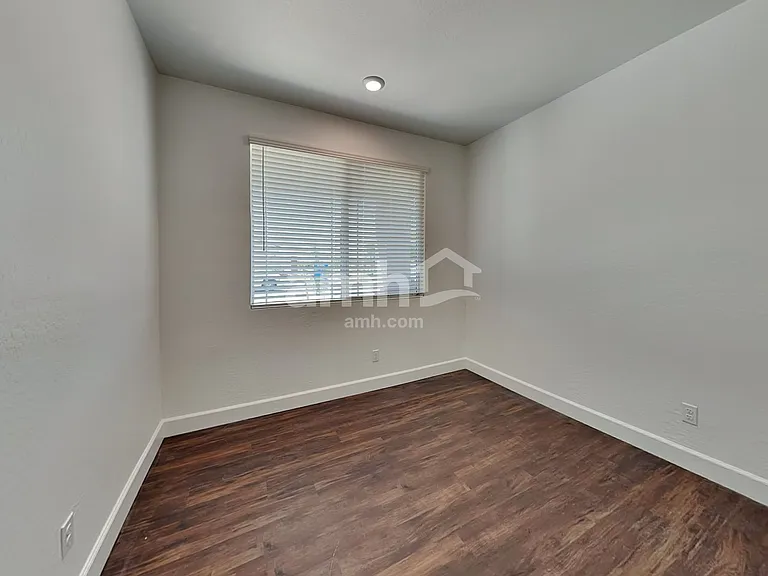 17166 W Lawrence Ln — Photo 10