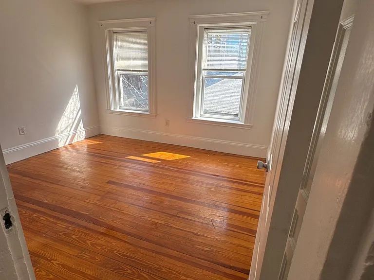 12-14 Lyndhurst St #2A — Photo 5