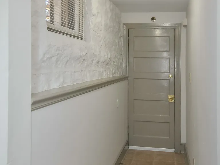 1200 E Broadway #1B — Photo 4
