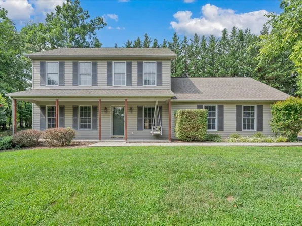 239 Pin Oak Dr, Blue Ridge, VA 24064