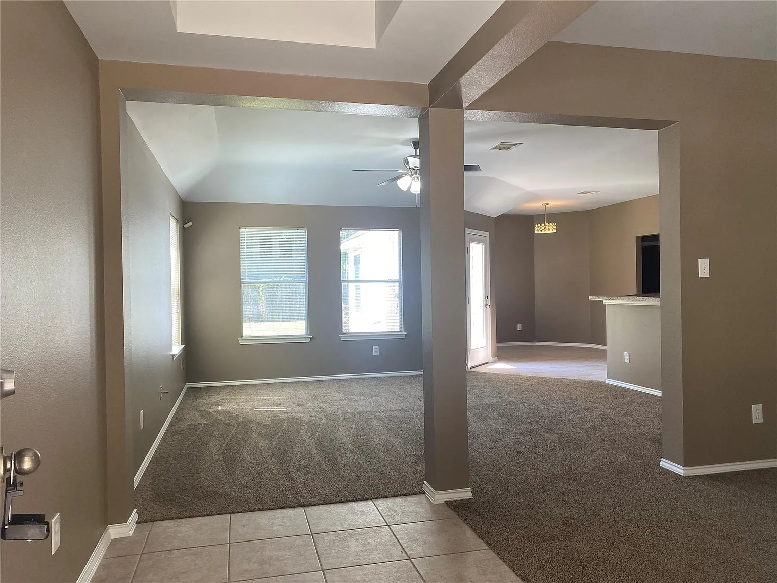 3 bed, 2.0 bath, 1699 sqft, $2,000 — Photo 2