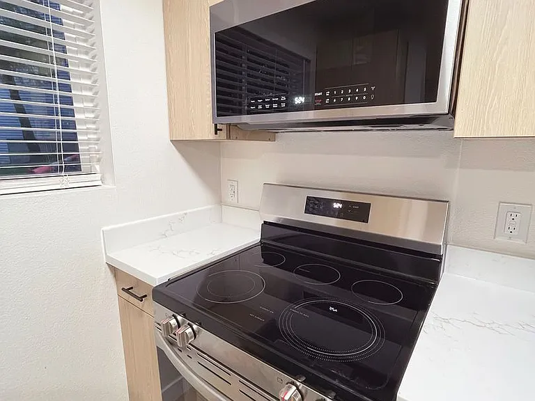 Wellington Place Apartments — Photo 16