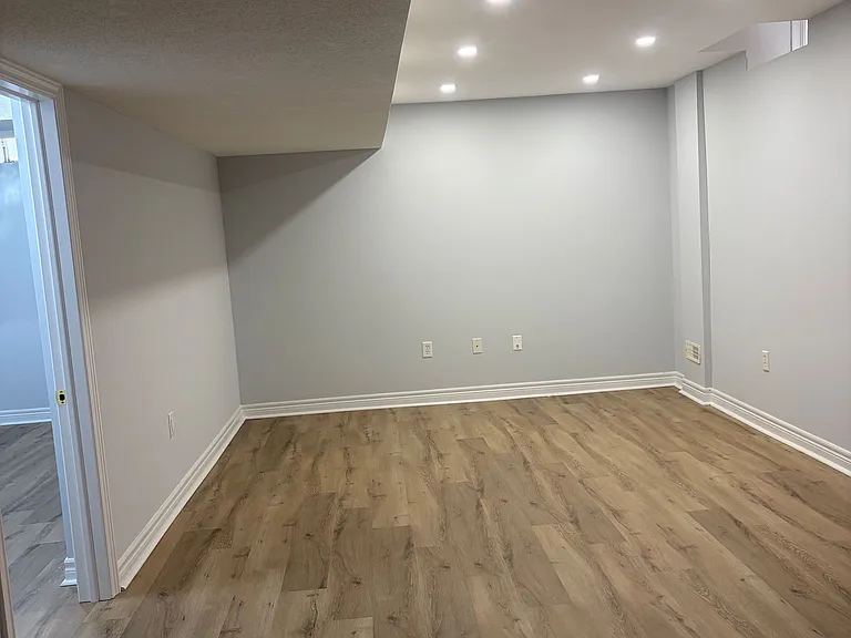 140 Bachman Dr #BASEMENT — Photo 2