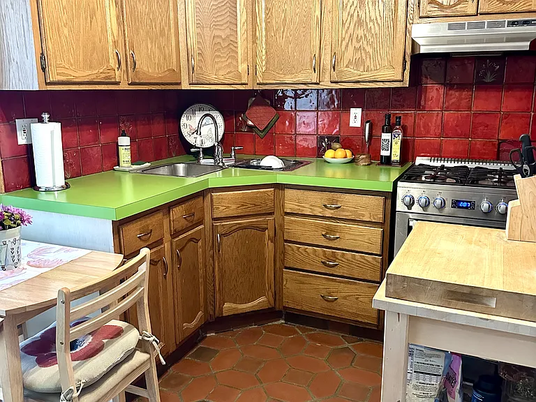25-28 48th St #1 — Photo 3