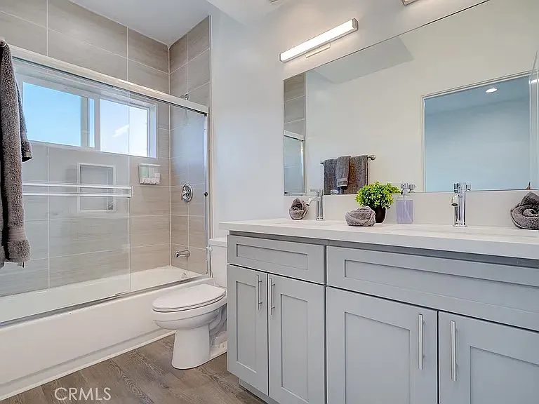 1877 W 20th St #1885-1/2 — Photo 3
