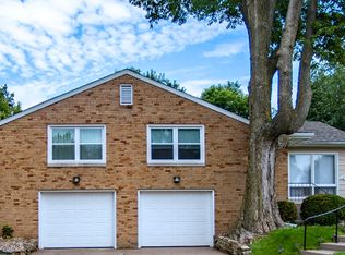 2525 15th Street Ct #2527, Rock Island, IL 61201