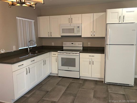 3rd image of 4101 Woodside Dr #D