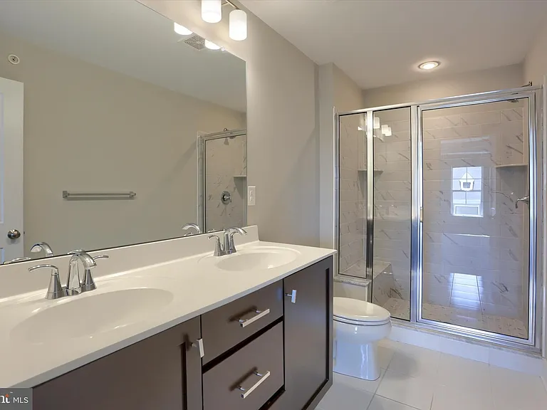 320 Walnut St — Photo 15