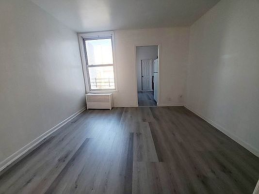 5th image of 757 41st St APT 2L