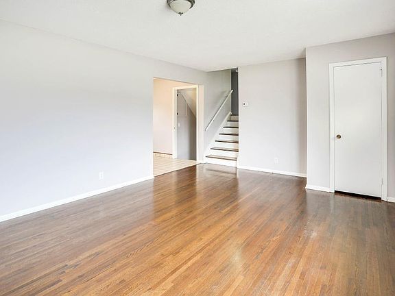 5th image of 10932 Jefferson St NE
