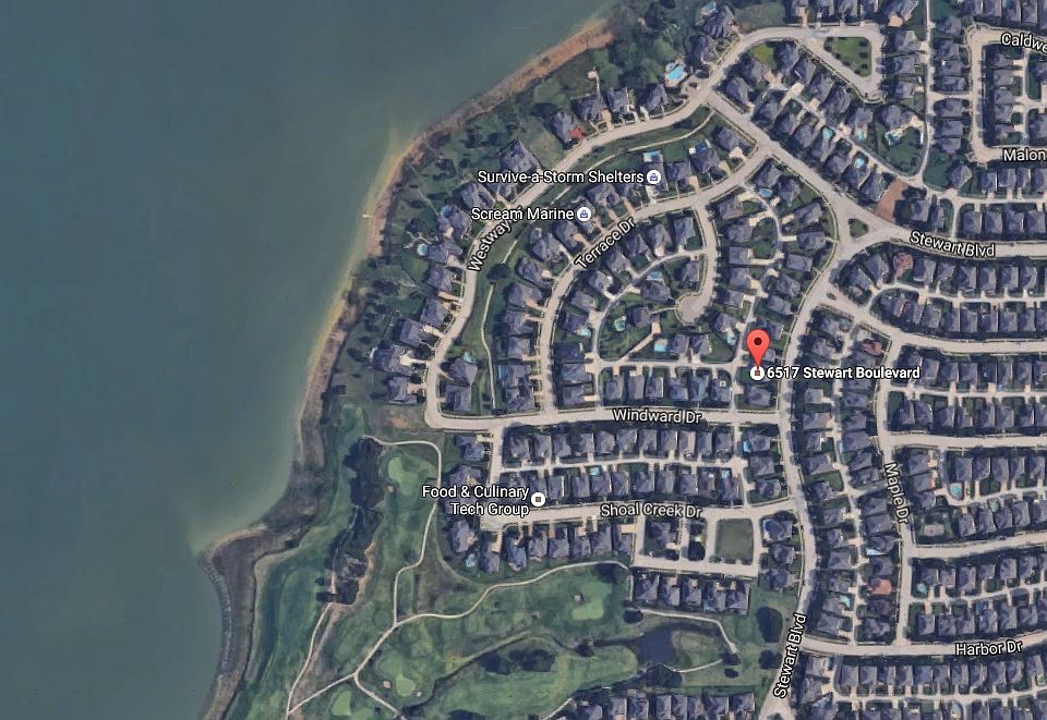 Close to lake and golf cours