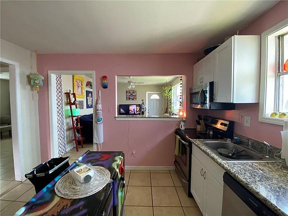 4th image of 2209-11 Saint Ann St