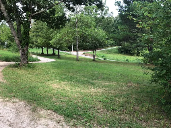 175 Clement St, Big Sandy, TN 38221