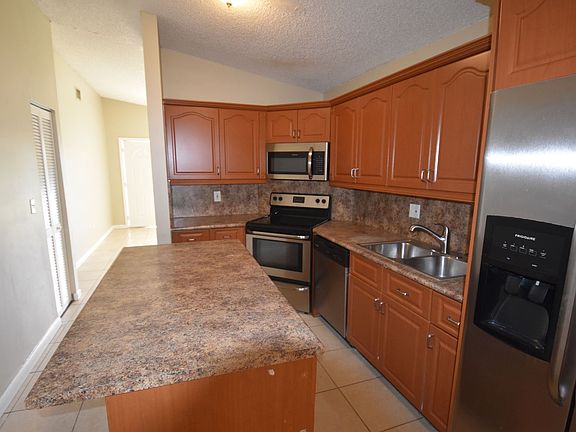 3rd image of 8835 NW 112th St