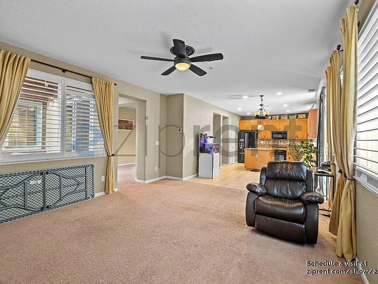 887 Hampton St — Photo 11
