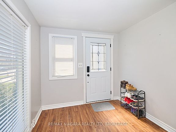 5th image of 44 Churchill St
