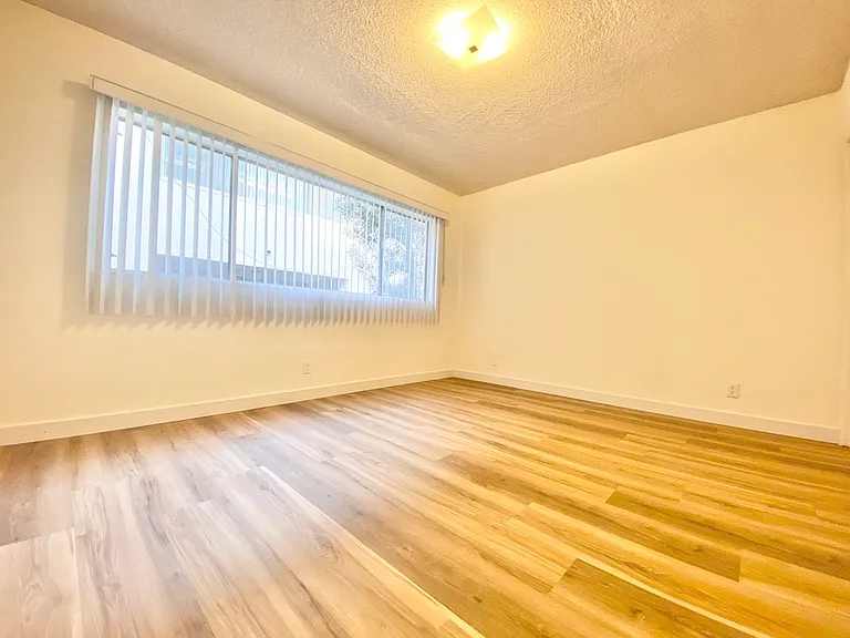 11924 Montana Ave. — Photo 6