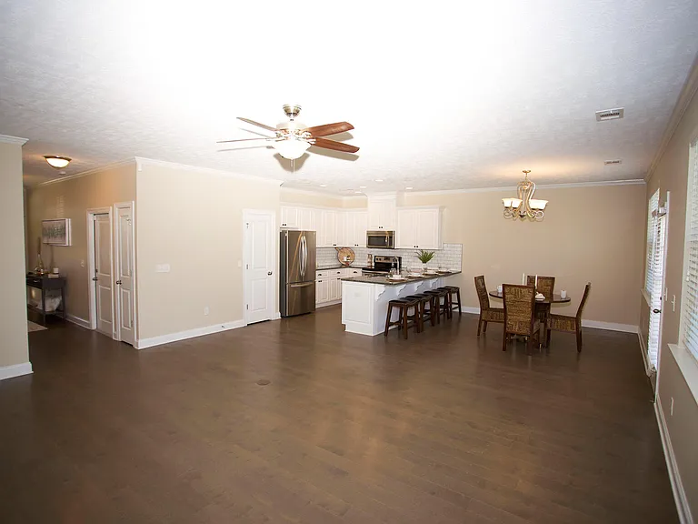 484 Brantley Cove Cir — Photo 6