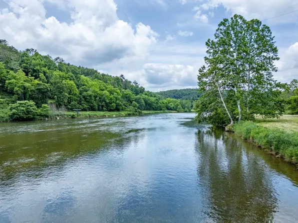 6 Old Boyers Ferry Rd, Galax, VA 24333