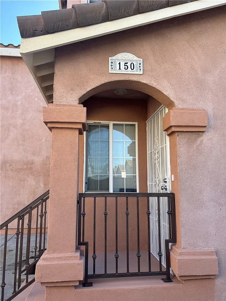 3 bed, 1100 sqft, $2,375 — Photo 1