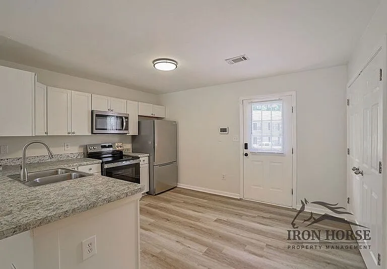 105 Westchester Dr #A8 — Photo 7