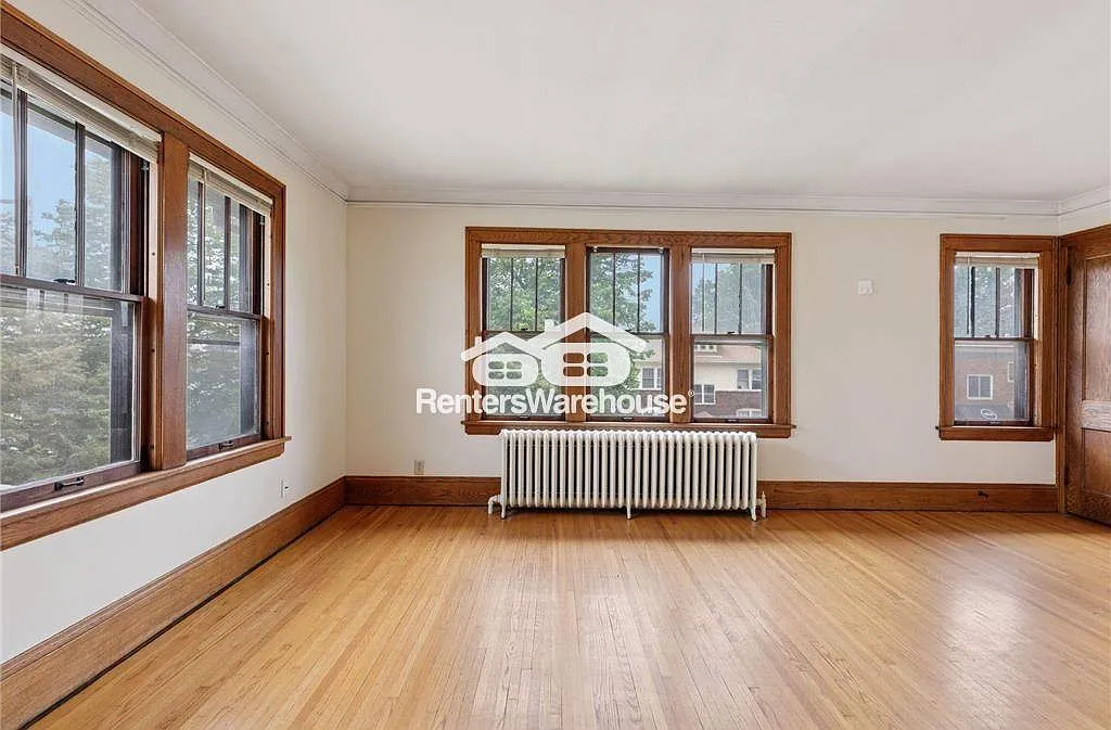 Spacious 2 Bedroom 1 Bath Upper Level Duplex in St. Paul — Photo 2