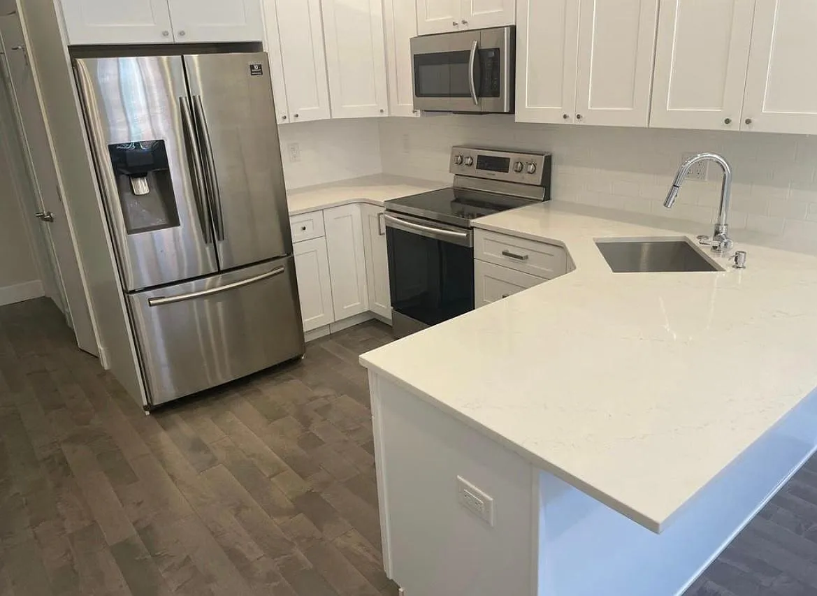 3 bed, 1100 sqft, $1,950 — Photo 2