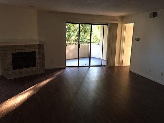2nd image of 633 S Barrington Ave Fl 2nd