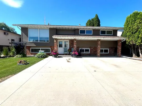 53 N Carswell Rd SE, Medicine Hat, AB T1B 1L9