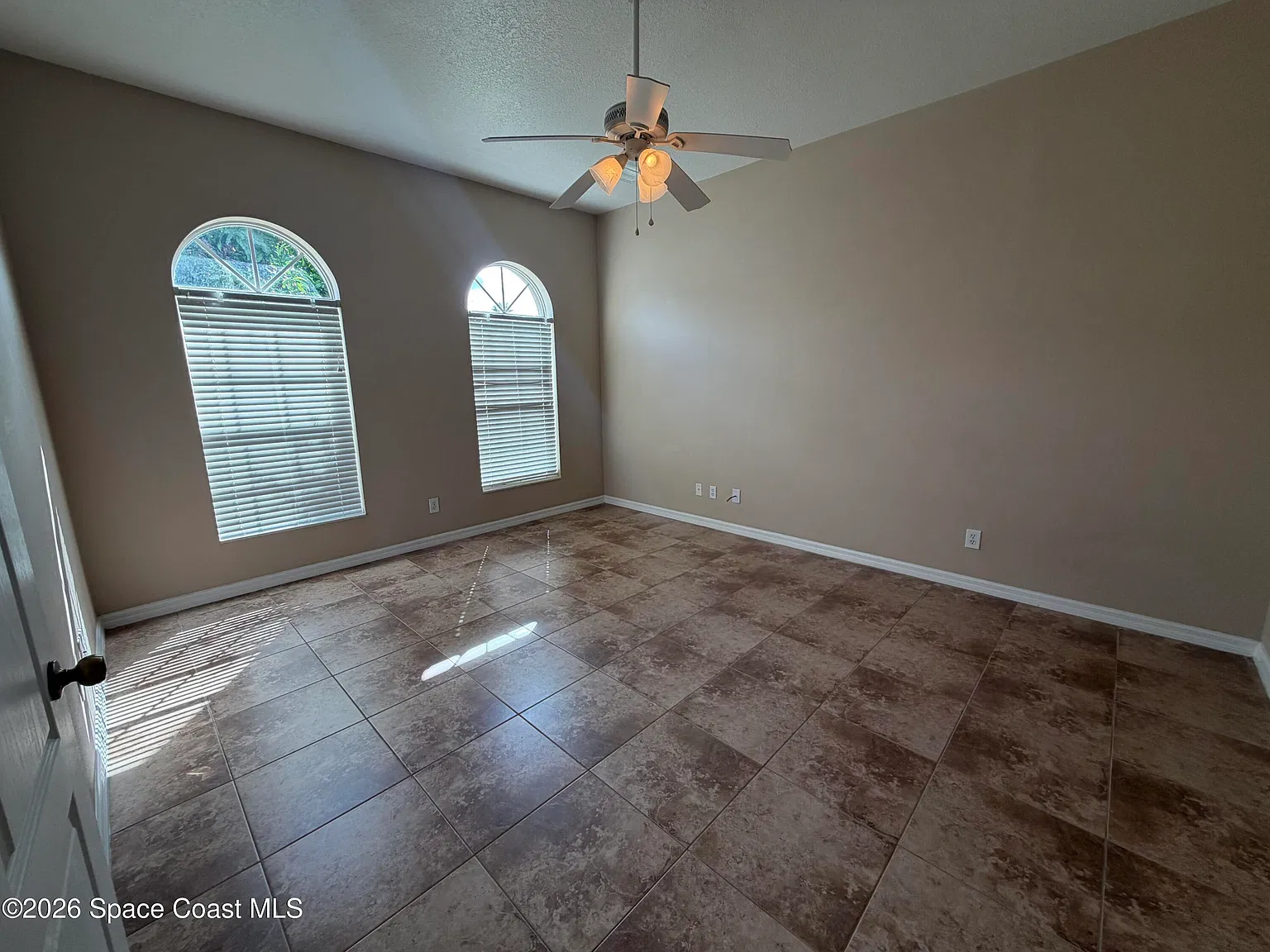 4 bed, 2.0 bath, 2252 sqft, $3,200 — Photo 2