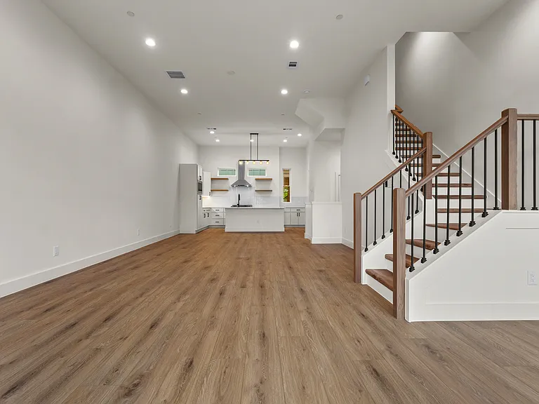 2203 Hondo Ave #202 — Photo 13